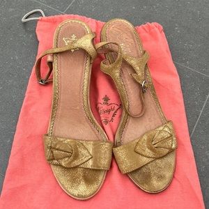 Miss Albright gold suede shoes by Anthropologie- size 9 - EUC